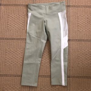 Alo light green/white/tan cropped leggings